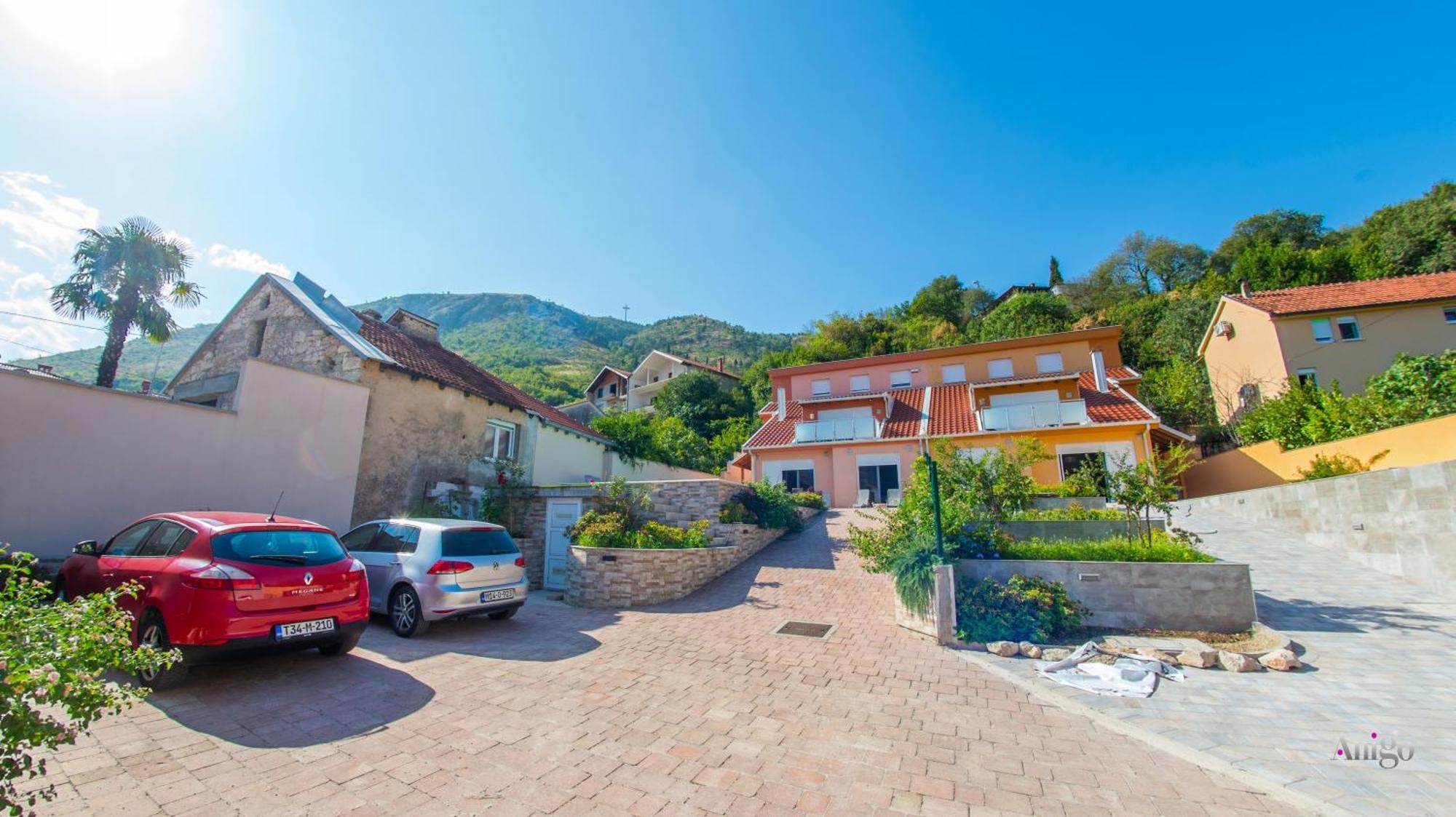 Apartments Enigma - With Private Parking Mostar Bagian luar foto