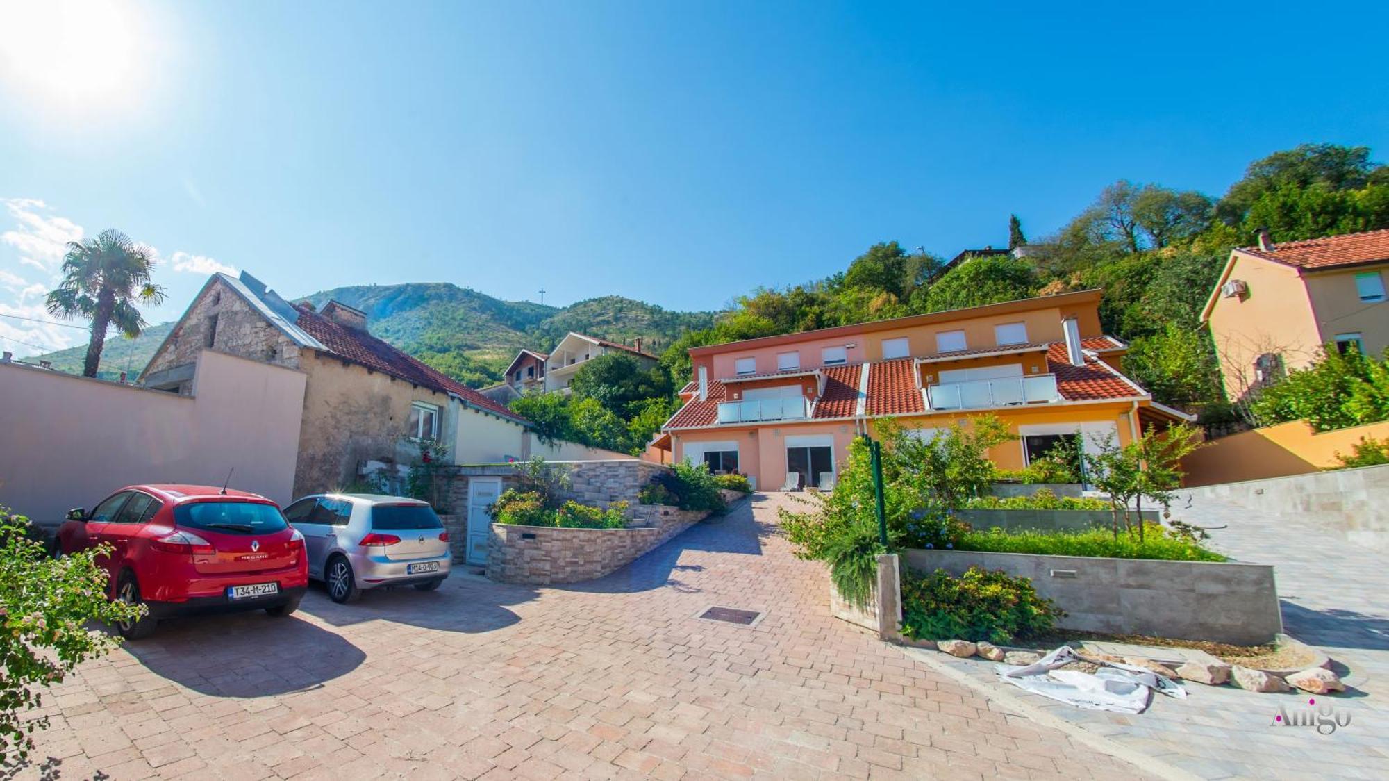 Apartments Enigma - With Private Parking Mostar Bagian luar foto
