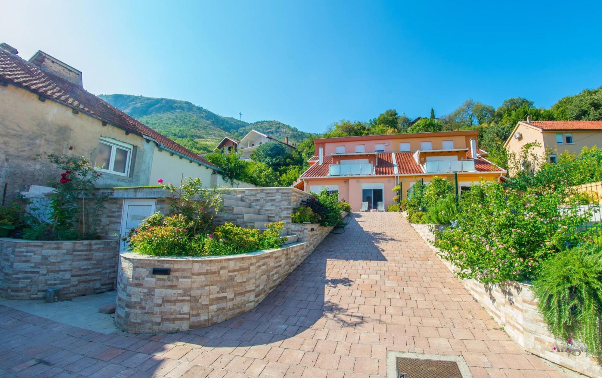 Apartments Enigma - With Private Parking Mostar Bagian luar foto