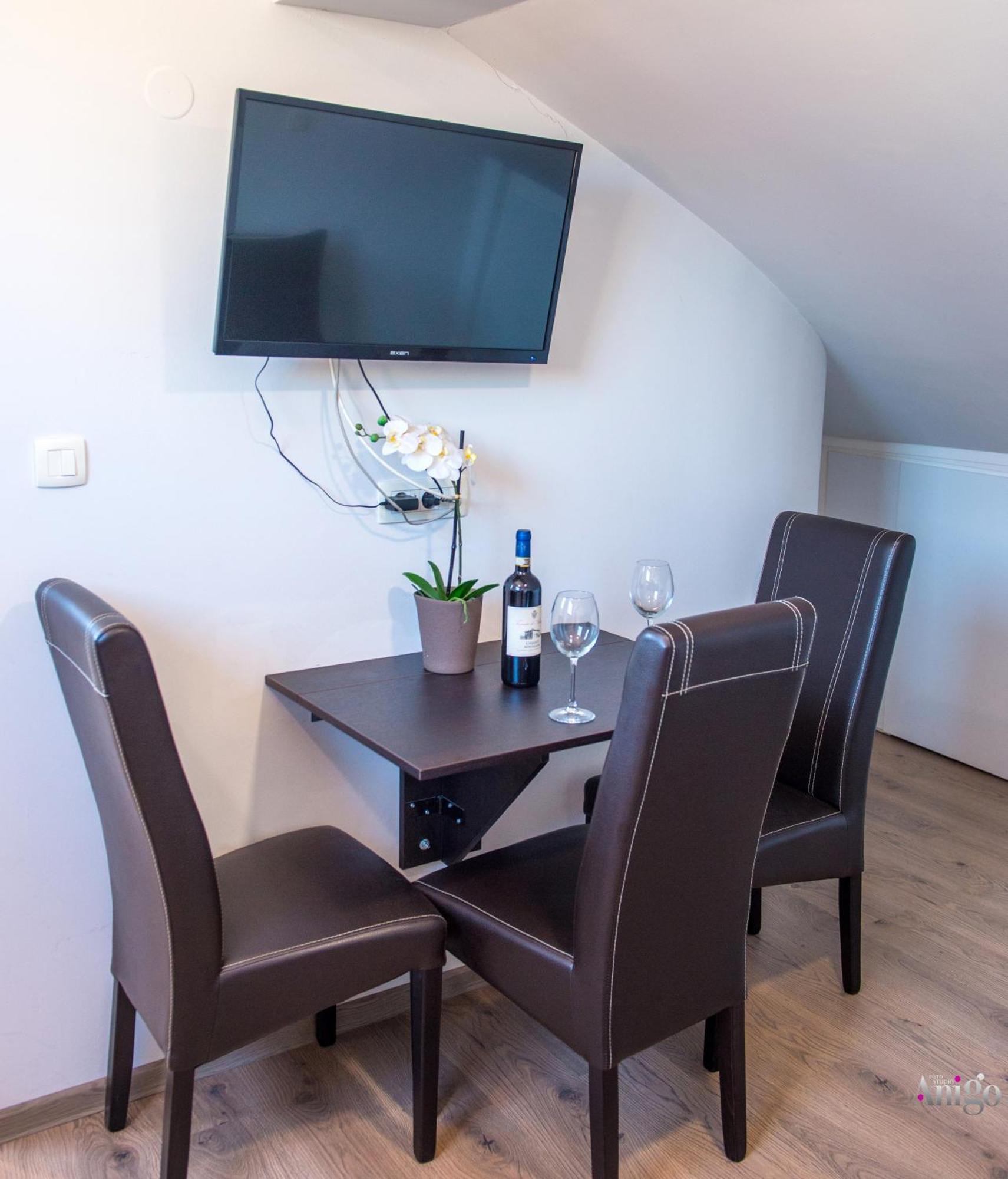 Apartments Enigma - With Private Parking Mostar Bagian luar foto