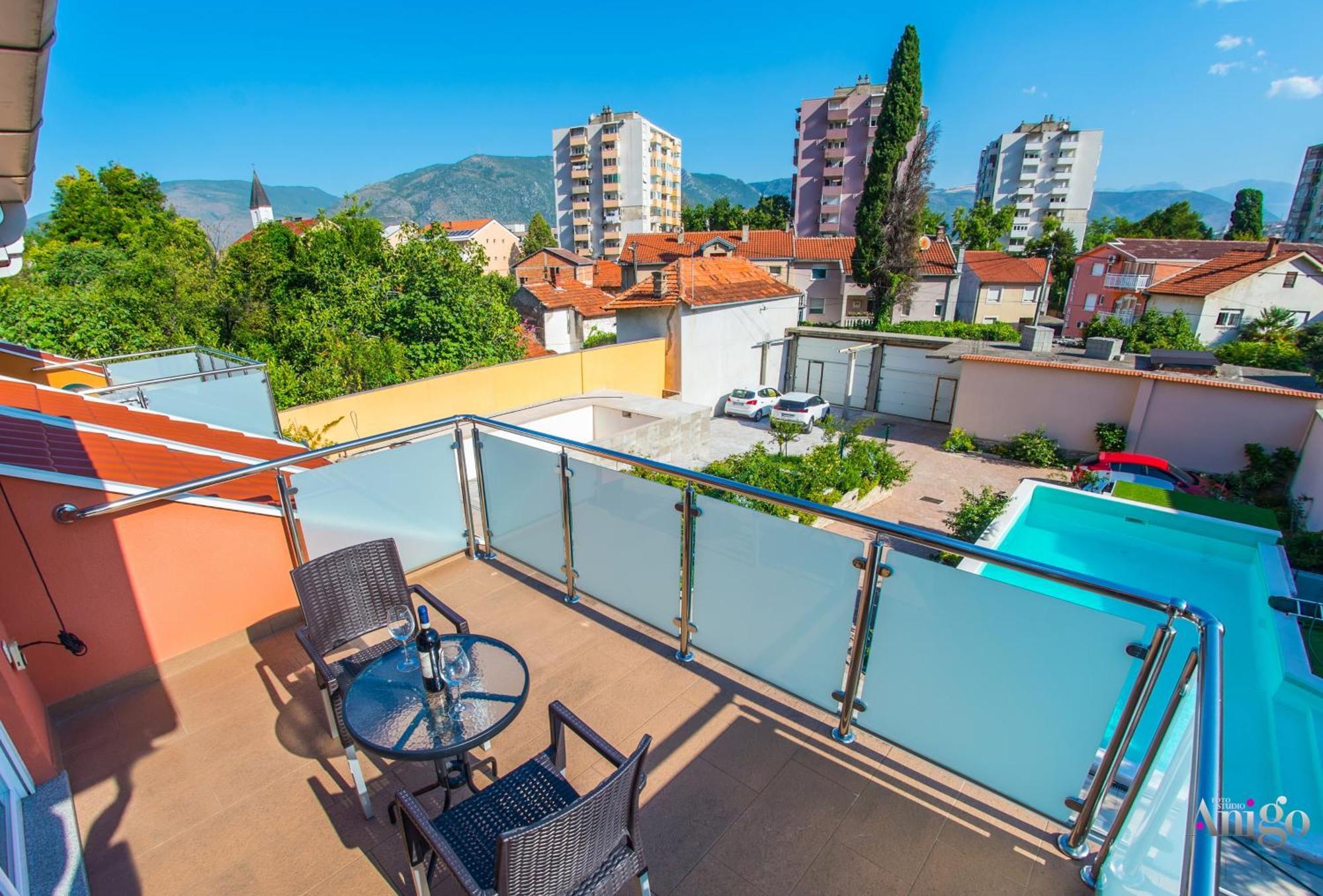 Apartments Enigma - With Private Parking Mostar Bagian luar foto