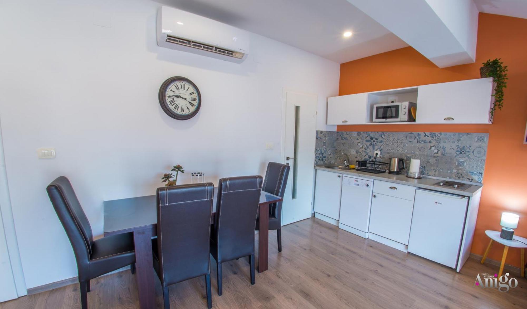 Apartments Enigma - With Private Parking Mostar Bagian luar foto